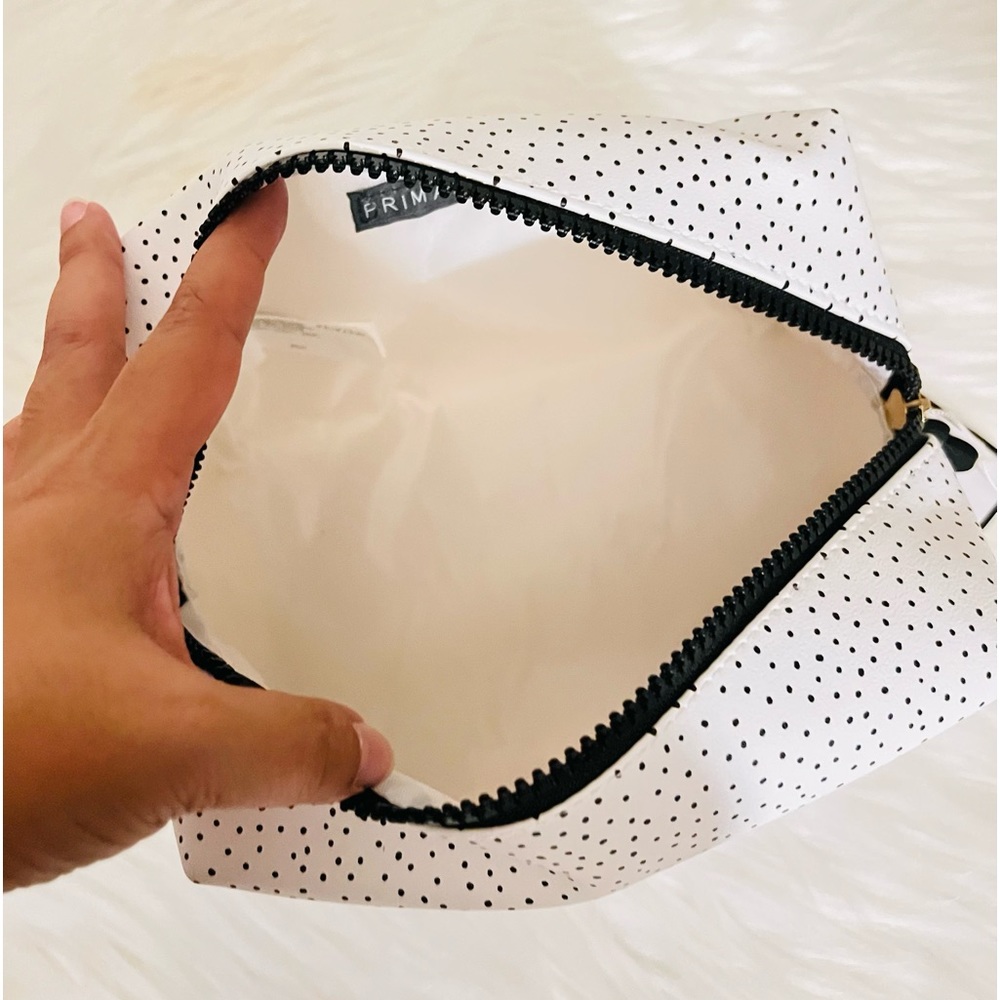 Mickey and Minnie Makeup Bag - Picture 4 of 4